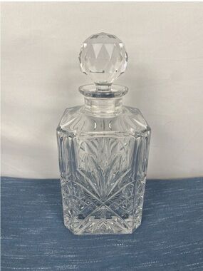 GORGEOUS Vintage Crystal Whiskey Decanter with Faceted Lid / Stopper Wine Liquor
